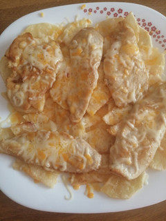 Una foto de Pechuga sobre nido de patatas