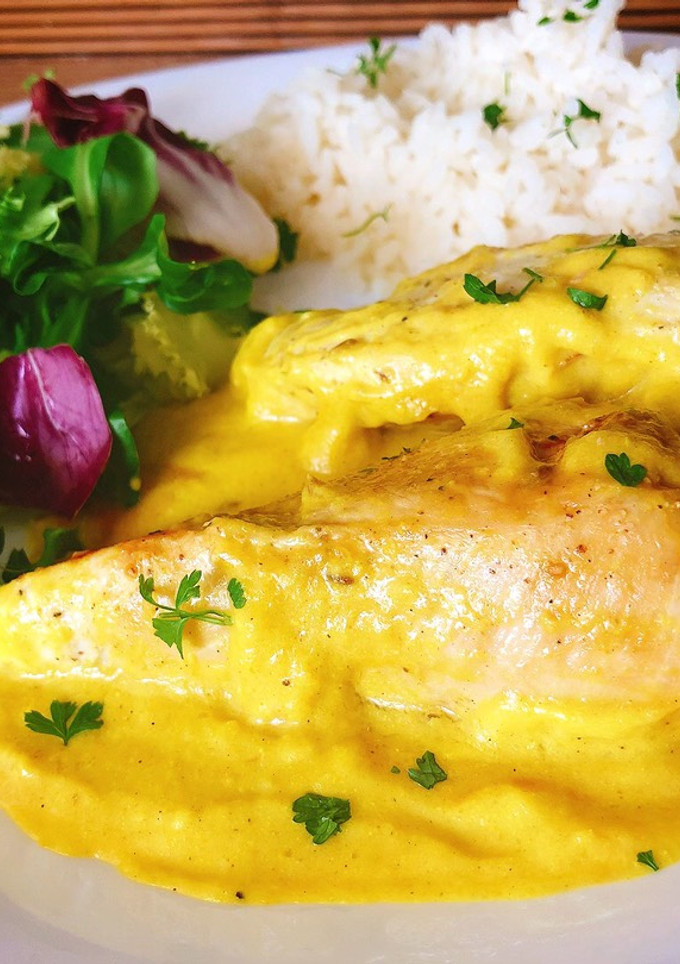 Una foto de Pechugas en salsa de mango y curry (versión fit)