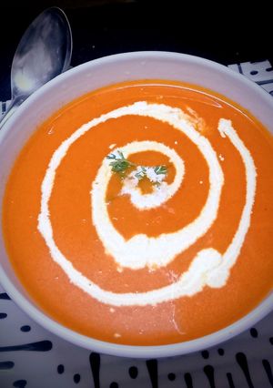टोमॅटो सूप (टोमॅटो soup recipe in marathi) रेसिपी चे मुख्य फोटो 