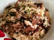 Una foto di risotto alla rucola