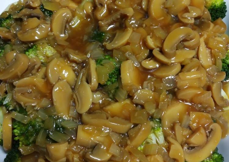 Langkah Mudah untuk Membuat Brokoli saus jamur, Menggugah Selera