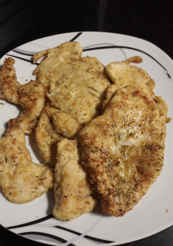 Una foto de Filetes de pechuga de pollo con hierbas provenzales