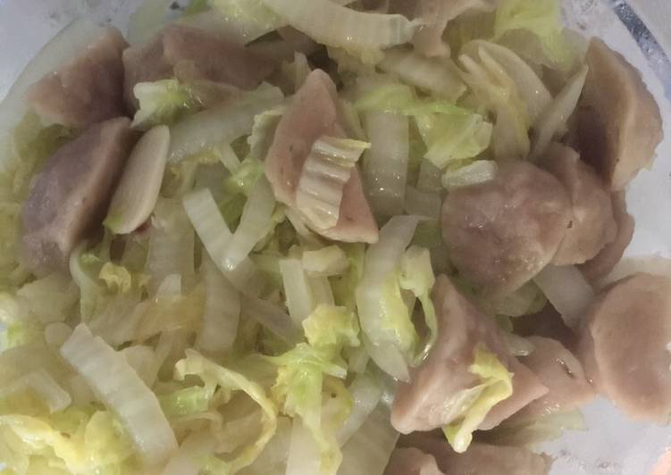 Cara Bikin Tumis sawi putih bakso sederhana Istimewa