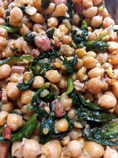 Una foto de Salteado de Garbanzos con Espinaca y Panceta
