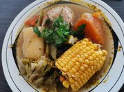 Una foto de cazuela de pollo chilena