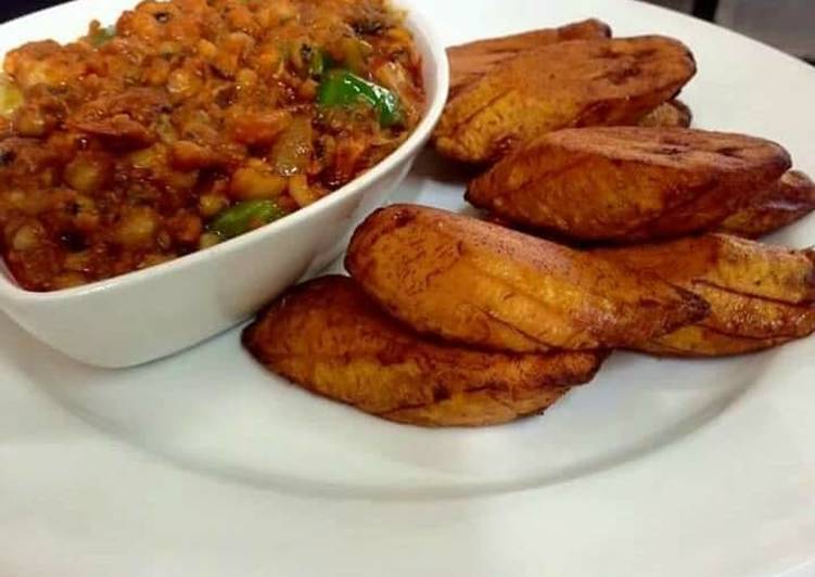 Simple Way to Prepare Homemade Fried beans and fried plantine