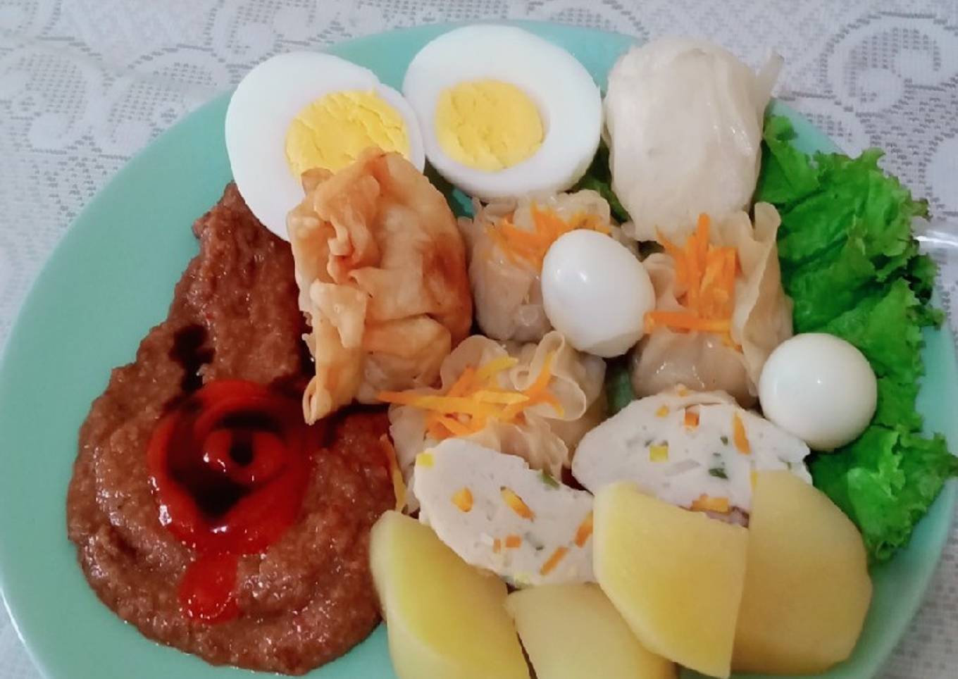 Siomay ikan komplit