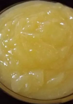 A picture of Shop-style lemon cream.