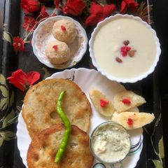 A picture of Navaratri Special Sago and Bhagar Thalipith with chatani.