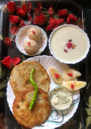 A picture of Navaratri Special Sago and Bhagar Thalipith with chatani.