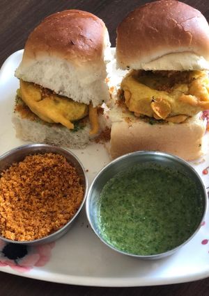 बड़ा पाव (Bada Pav recipe in hindi) रेसिपी मुख्य फोटो