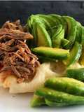 Arepaffle de carne y aguacate