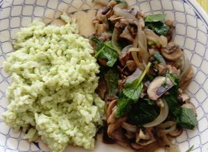 Una foto de Champignones y arroz verde