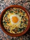 Cazuelita Gratinada de Espinaca, Champiñones y Queso con Huevo al Horno 🥚🧀🍄