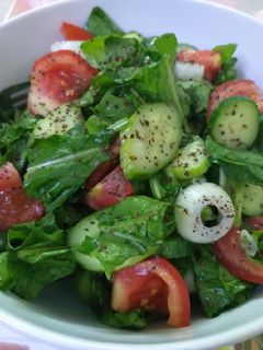 صورة لوصفة سلطة جرجير مع البندورة ولخيار🍅🥒🥬