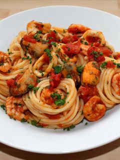 Tenger gyümölcsei spagetti recept fotója