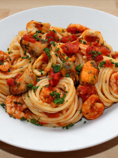 Tenger gyümölcsei spagetti recept fotója