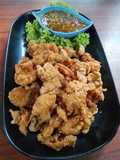 หนังไก่ทอดน้ำจิ้มซีฟู้ด