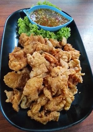 รูปของ หนังไก่ทอดน้ำจิ้มซีฟู้ด