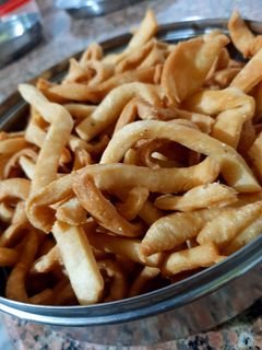 मठरी (Mathri recipe in hindi) रेसिपी मुख्य फोटो