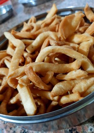 मठरी (Mathri recipe in hindi) रेसिपी मुख्य फोटो