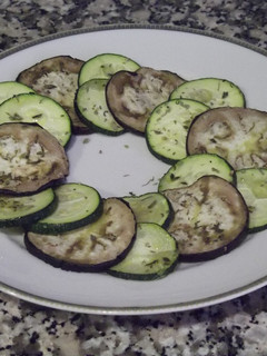 Una foto de Calabacín y berenjena al óregano