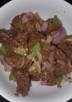A picture of Gas meat with groundnut cookie/peanut bars(kuli-kuli) powder.