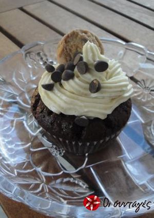 Φωτογραφία της συνταγής Σοκολατένια cupcakes γεμιστά με ζύμη μπισκότου!