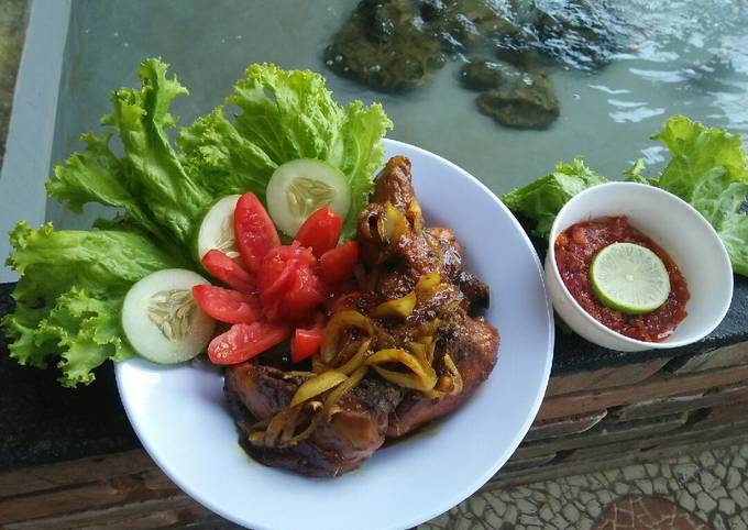 Ayam kecap bombai