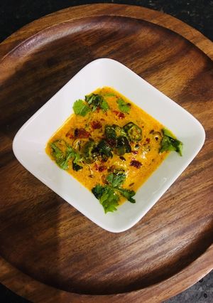 A picture of Bhindi onion curry.