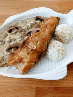 Serpenyős pontyszelet gombamártással recept fotója