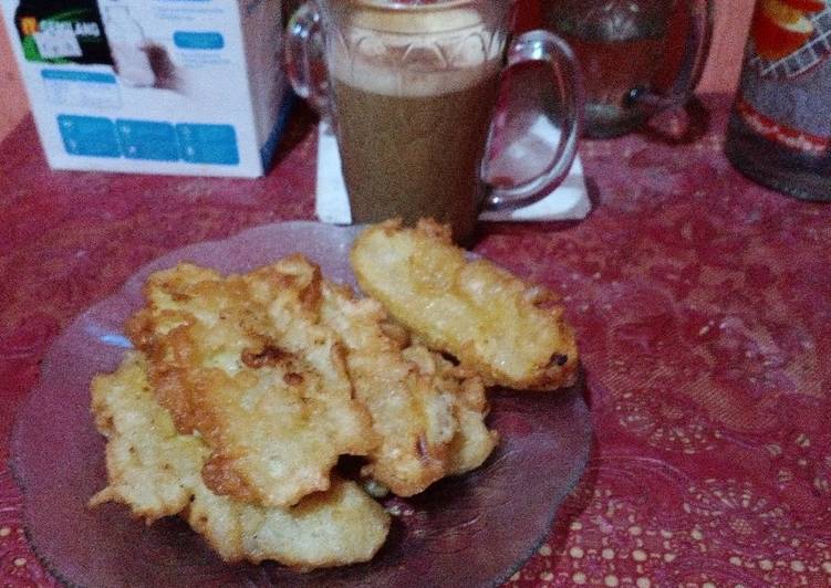 Pisang goreng Sasa with kopi