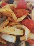 Calamari con pomodoro, olive e capperi