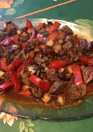 Une photo de Bœuf sauté au poivron rouge, trevisana et épices italiennes