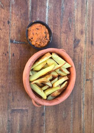 Una foto de Papas al horno con salsa picante
