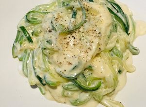รูปของ คีโตซูกินีพาสต้าอัลเฟรโด้ (Low carb)