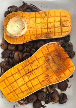 Une photo de Butternut rôti au four et ses marrons