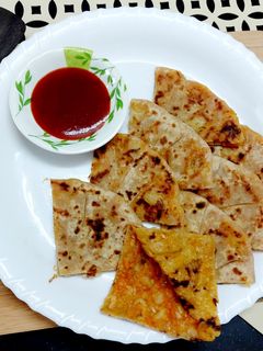 ચાઈનીઝ પરાઠા (Chinese paratha recipe in Gujarati) રેસીપી મુખ્ય ફોટો