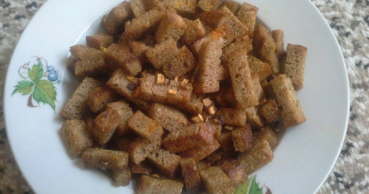 ржаные сухари с чесноком. сухарик с бородой. гренки чесночные к пиву. гренки. гренгренки.