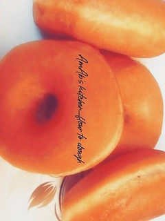 A picture of Plain Doughnuts.