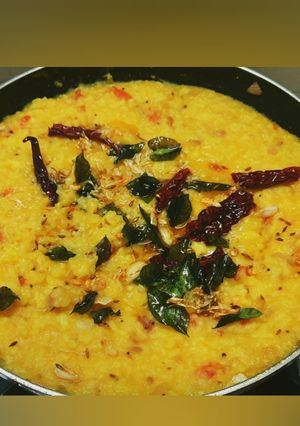 रेस्टोरेंट स्टाइल तड़का दाल खिचड़ी(restaurant style tadka daal khichdi recipe in hindi) रेसिपी मुख्य फोटो