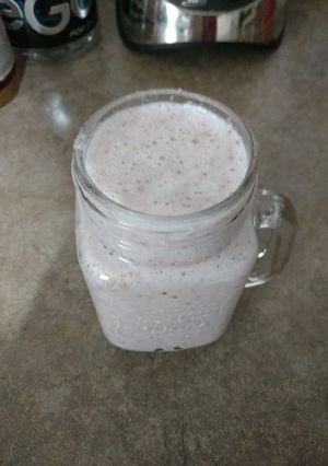 Una foto de Smoothie manzana, plátano, fresa