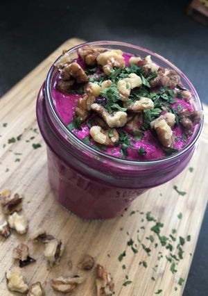 Une photo de Mousse de betterave aux noix