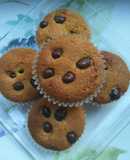 Étcsokiba mártott mazsolás, kókusztejporos muffin
