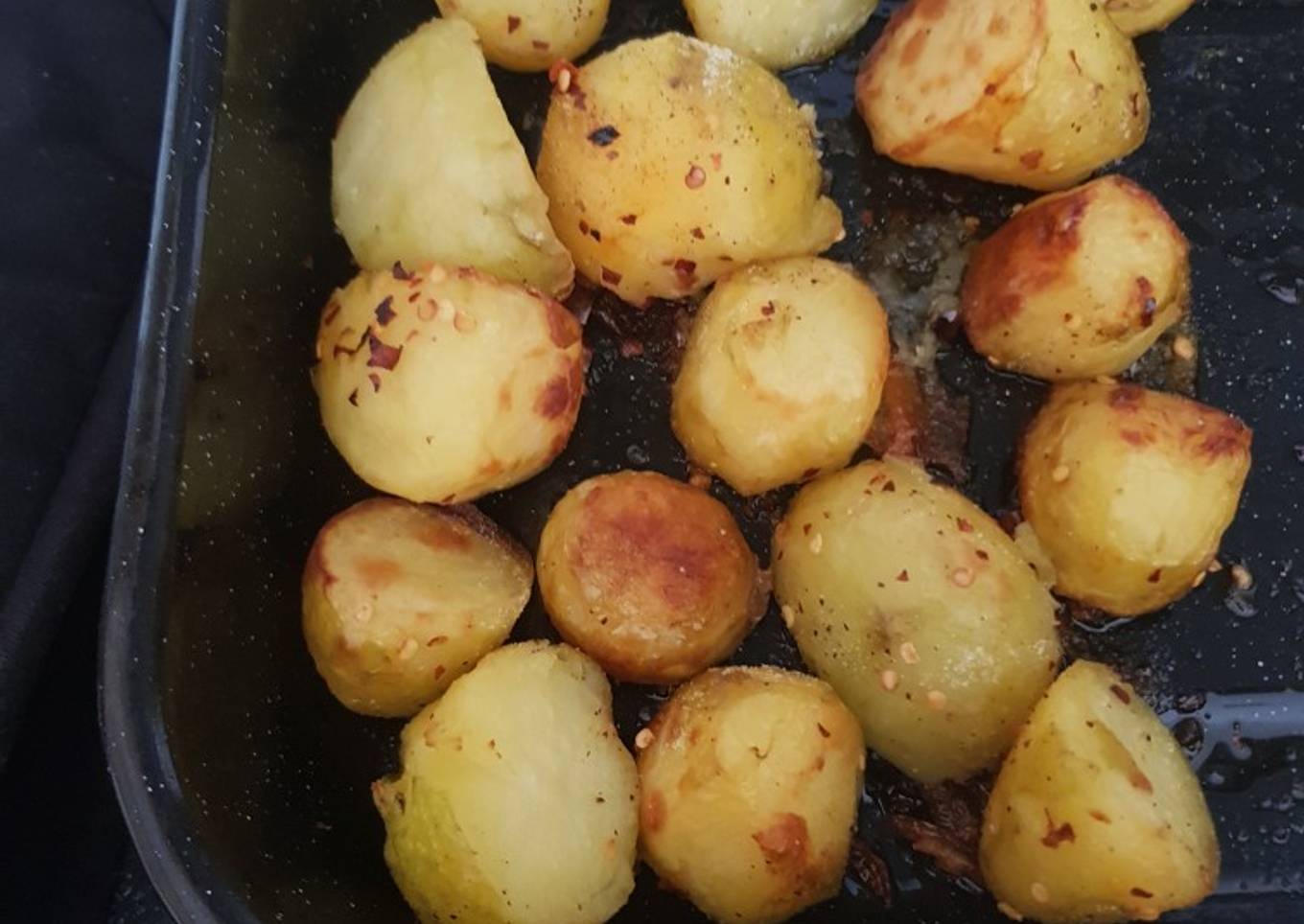 Fried potatoes with chili flakes