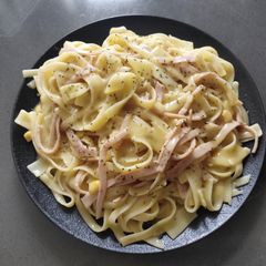A picture of Fettuccine with Ham.