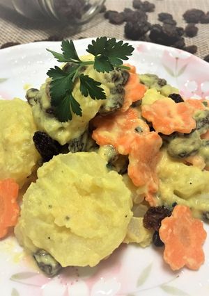 Une photo de Salade de pomme de terre aux raisins