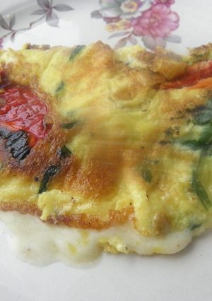 Una foto de Tortilla u omelette Caprese