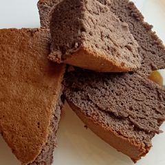 A picture of Japanese chocolate cotton sponge cake.