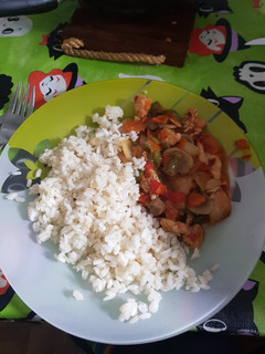 Una foto de Pollo con Verduras